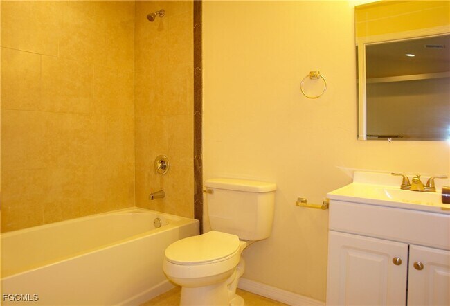 Building Photo - 528 SE 5th Ave