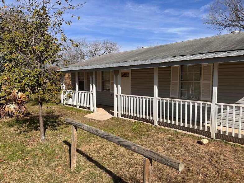 Outside - 343 Village Dr