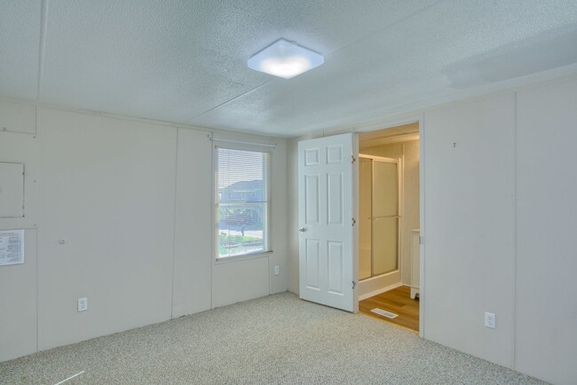 Building Photo - Ocean View 2BR/2BA Home – Updated Bath, St...