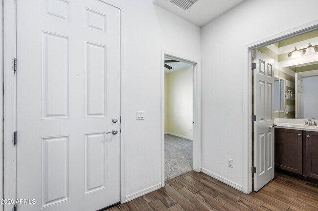 Building Photo - 668 N Sparrow Ct