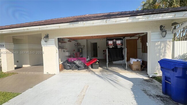 Building Photo - 759 NW 161st Ave