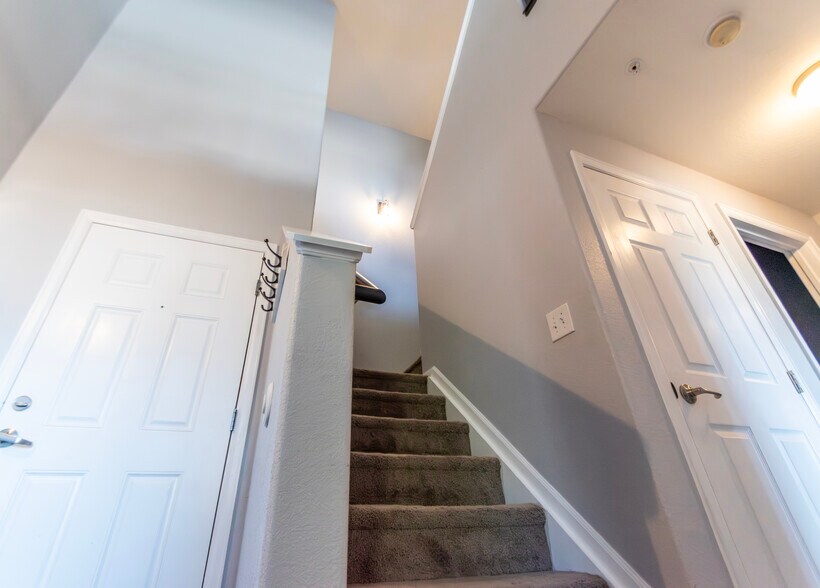 Building Photo - 2875 Blue Sky Cir