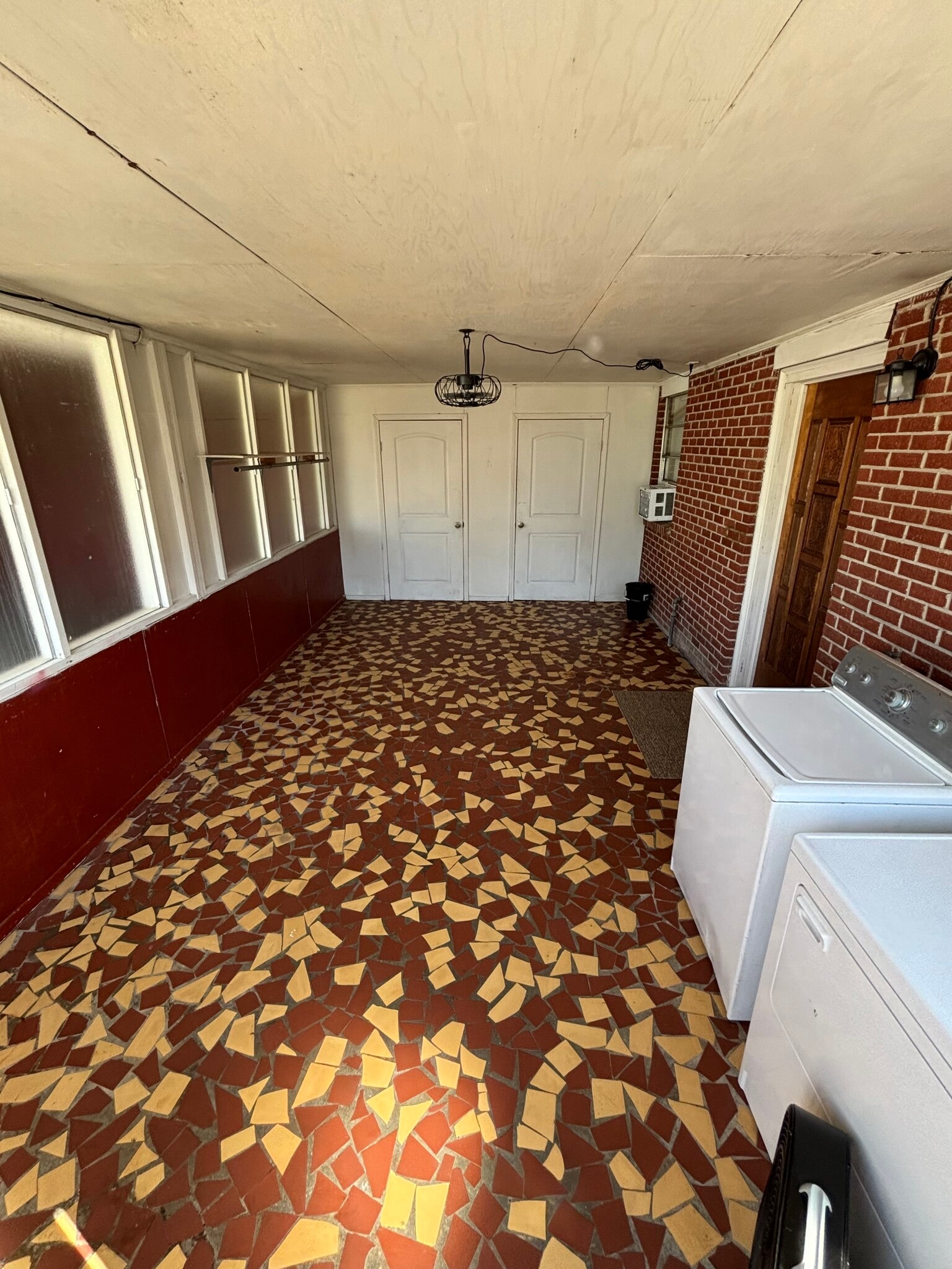 Building Photo - 17415 Sidney rd