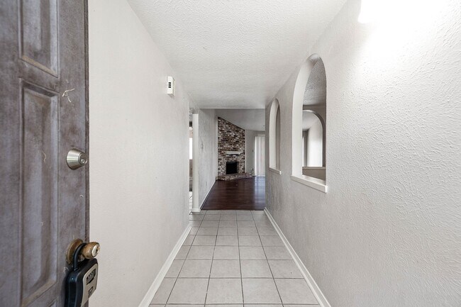 Building Photo - 17035 Seven Pines Dr