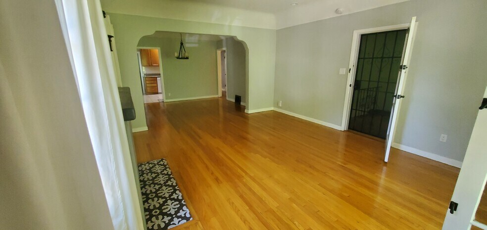 Building Photo - 1135 Cardiff Ave