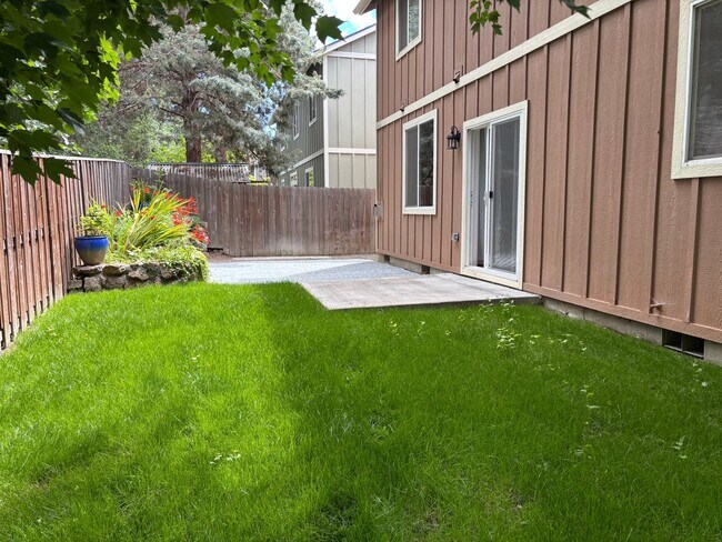 Building Photo - 3 Bedroom House with Large Bonus Room and ...