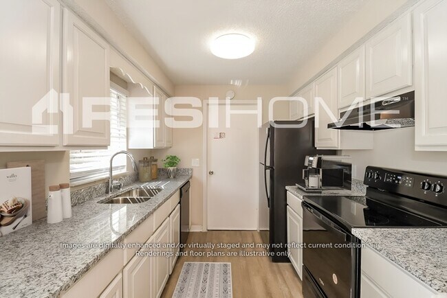 Building Photo - 2650 Kenwood Dr E