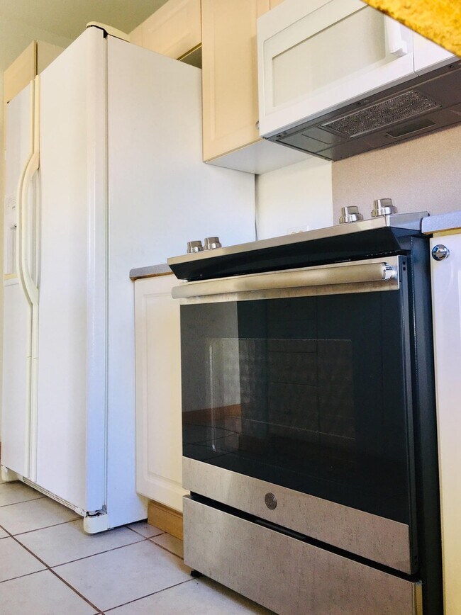 Building Photo - 3 bedroom Corner Unit at Kuulako Available June 23rd