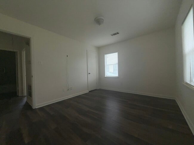 Building Photo - 721 E McAuley Dr