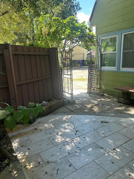 Building Photo - 431 S M St