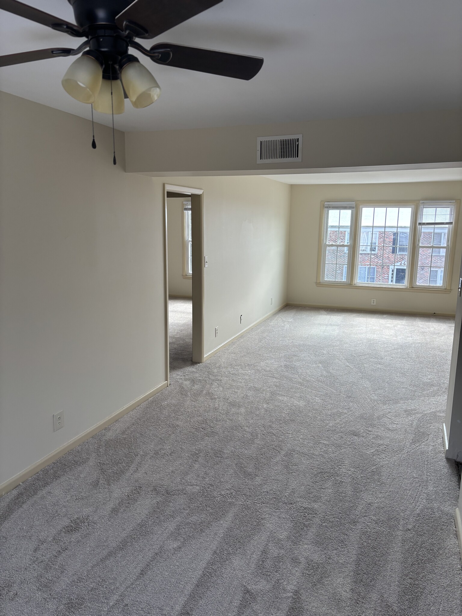 Dining Room - 2527 Hydraulic Rd