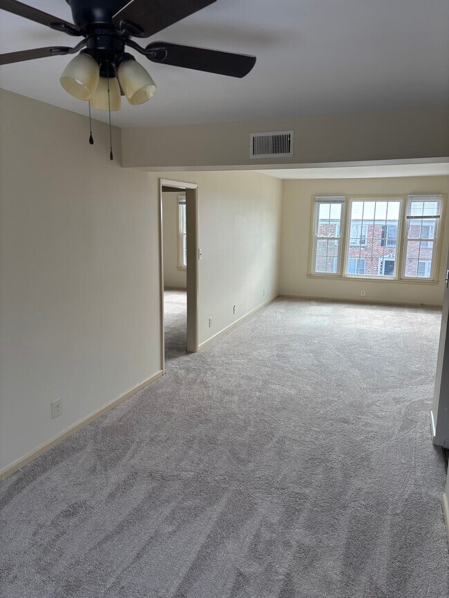 Dining Room - 2527 Hydraulic Rd