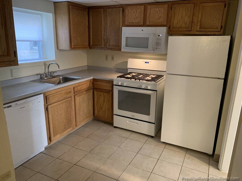 Building Photo - 95 Gordon St