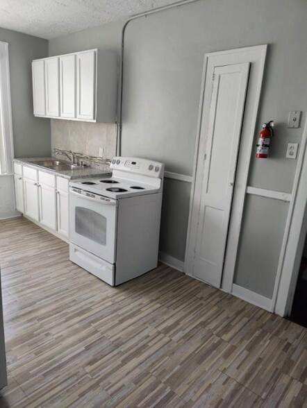 Building Photo - 15395 Linwood St