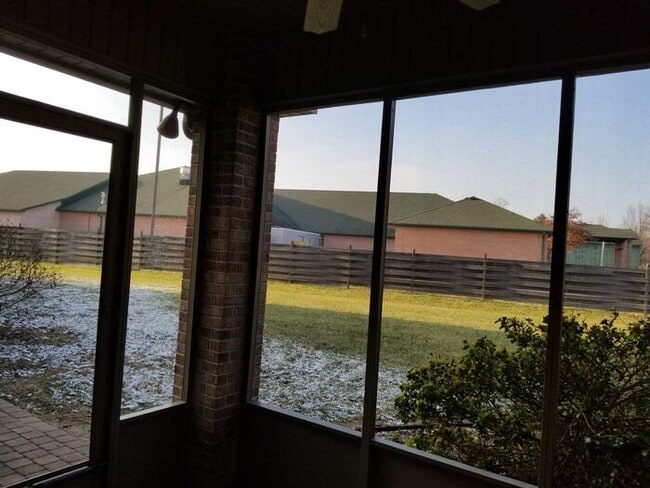 Building Photo - Large Duplex Overlooking Idle Creek