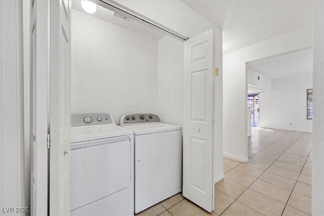Building Photo - 1802 Plum Ct