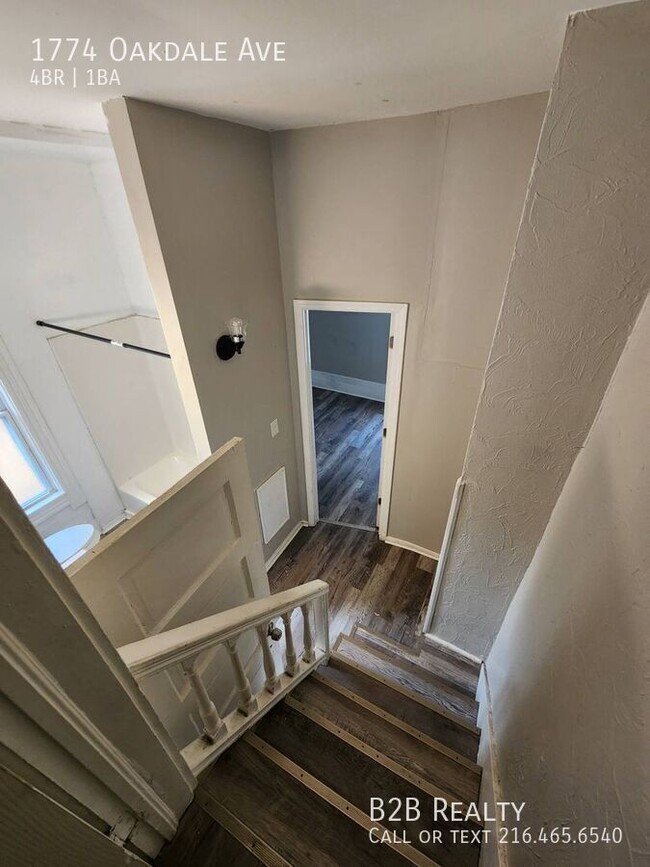 Building Photo - 1774 Oakdale Ave