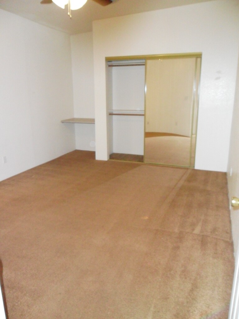 Building Photo - 1133 E Elm St