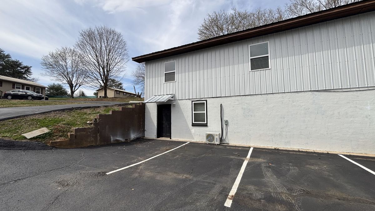 Building Photo - 147 Mary Lee Dr