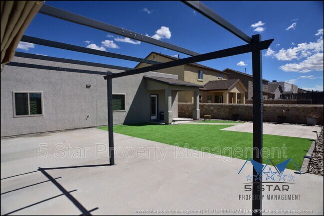 Building Photo - 3545 Essence St