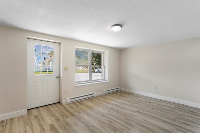 Building Photo - 185 N Main St