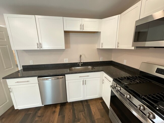 Building Photo - Central Tucson, close to University of Ari...