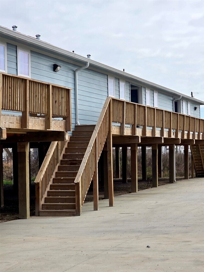 Building Photo - 915 24th St