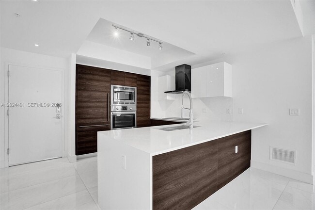 Building Photo - 301 Altara Ave