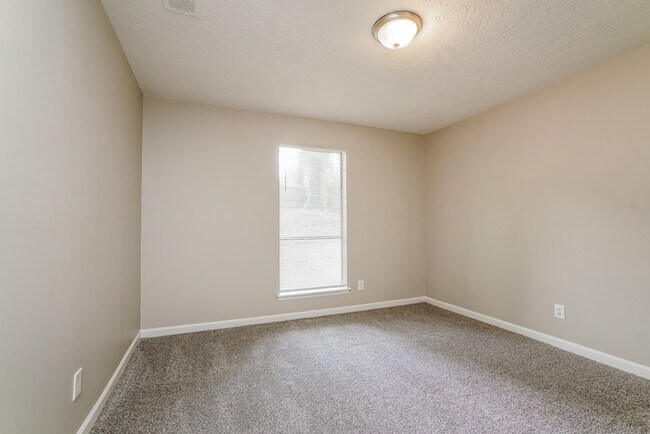 Building Photo - 2472 Hewatt Rd