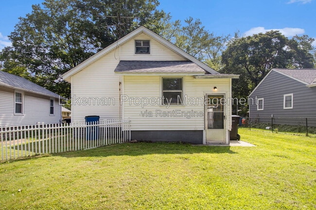 Building Photo - 539 Gayle Ave
