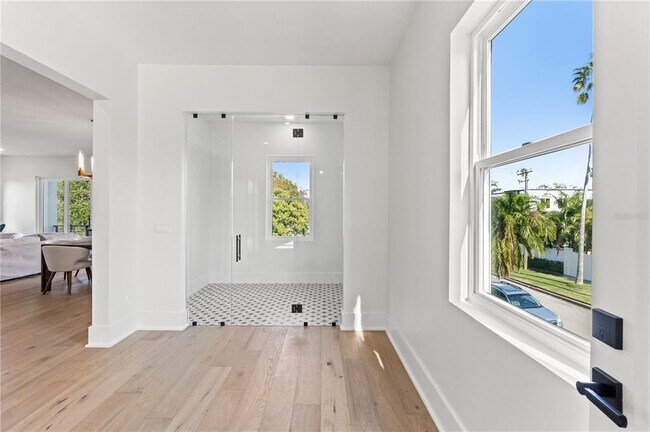 Building Photo - 531 Danube Ave