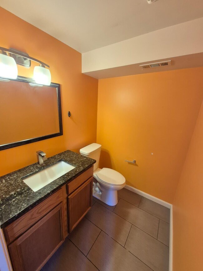 Building Photo - 2258 Antoinette Way