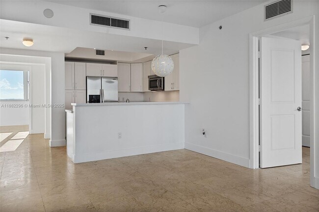 Building Photo - 2641 N Flamingo Rd