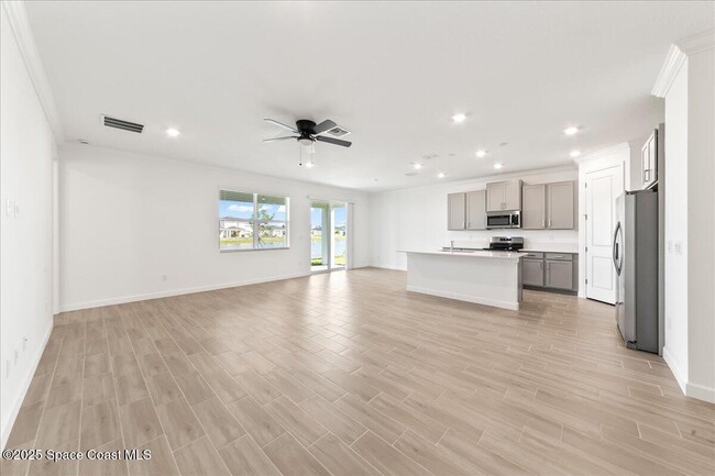 Building Photo - 2037 Island Ave NW