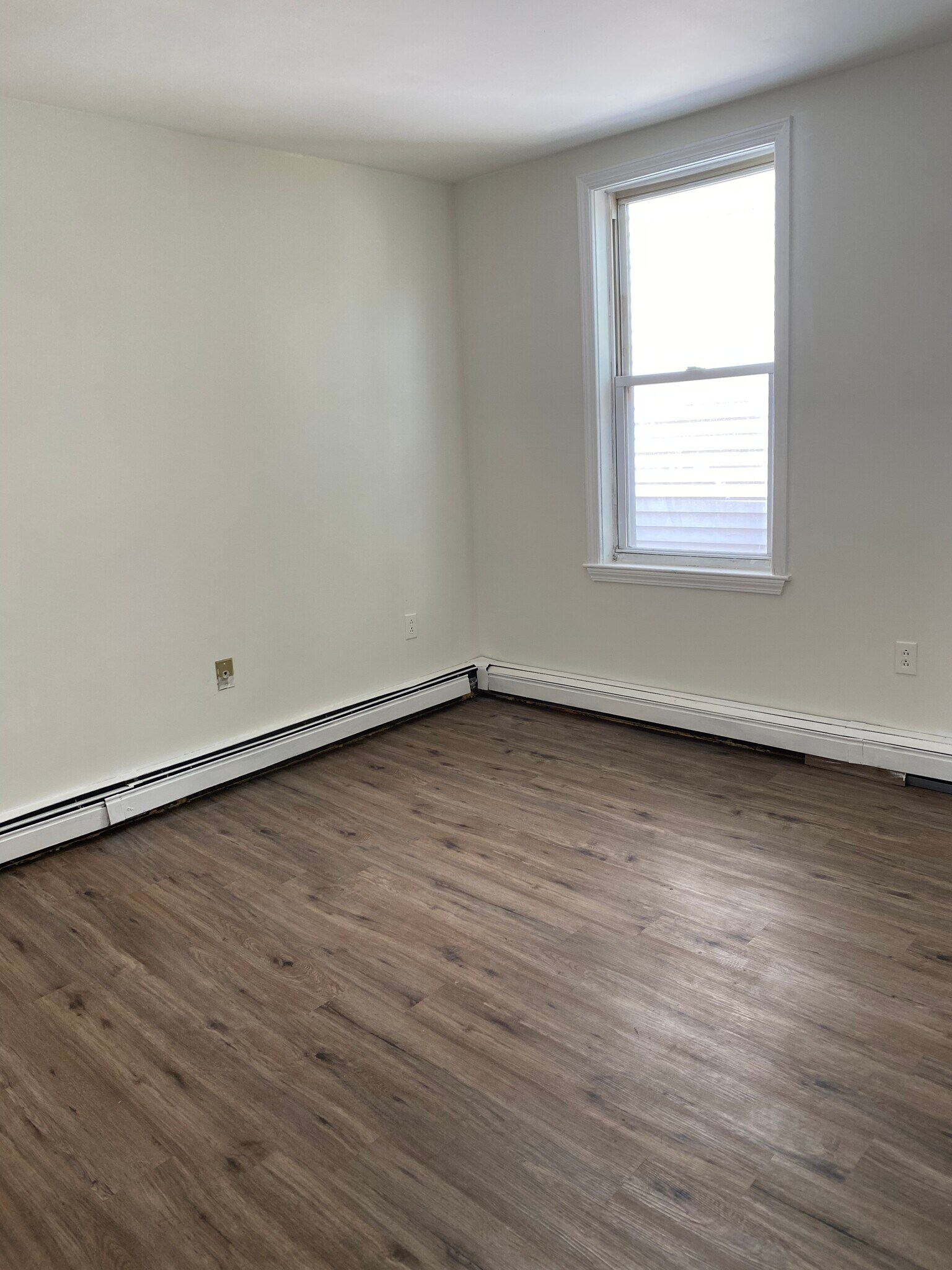 2nd floor rear bedroom - 36 Cork St