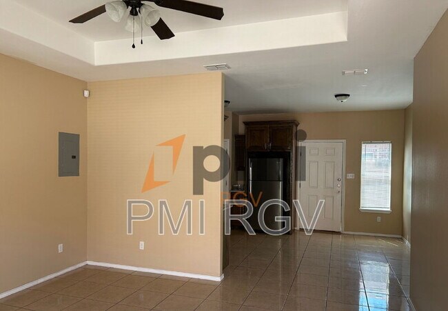 Building Photo - 2708 Primrose Ave
