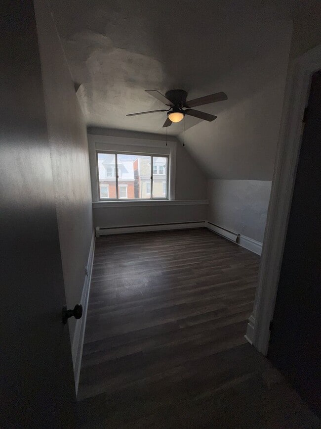 Building Photo - 826 Collins St