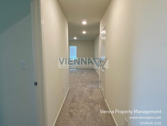 Building Photo - 724 Lincolnshire Cir
