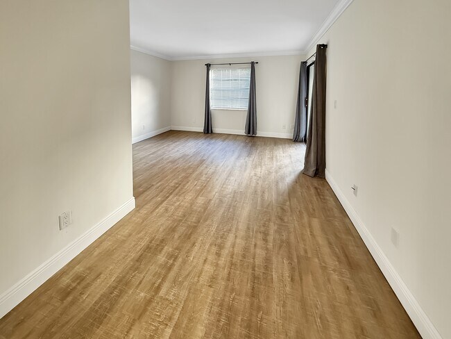 Building Photo - 6110 Whiskey Creek Dr