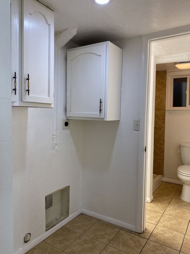 Building Photo - 1127 W Mulberry St