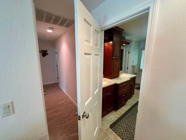 Building Photo - Stunning 4 Bedroom 3 Bathroom House with a...
