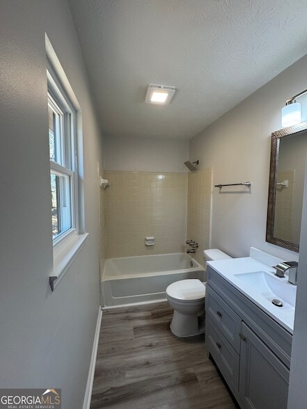 Building Photo - 3821 River Rd