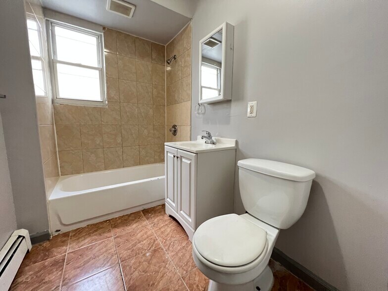 320 Ellis Ave 1R - 320 Ellis Ave