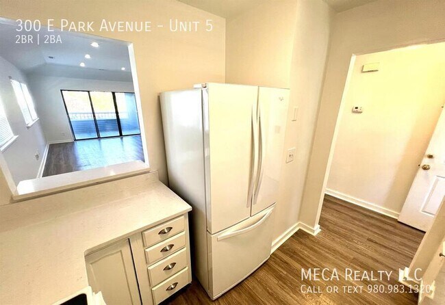 Building Photo - 300 E Park Ave