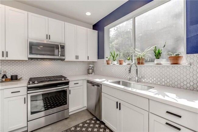 Building Photo - 3207 Aldwyche Dr