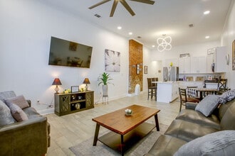 Building Photo - 2709 Baronne St