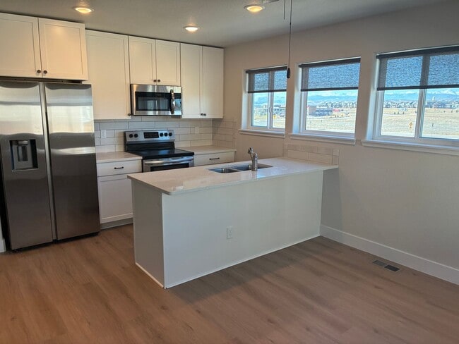 Building Photo - 2837 Urban Pl