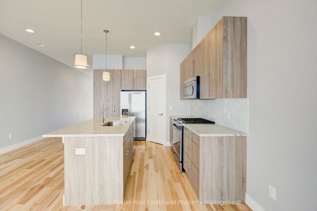 Building Photo - Evolve Real Estate: Gorgeous Townhome Near Sloan's Lake AVAILABLE JUNE 1ST!