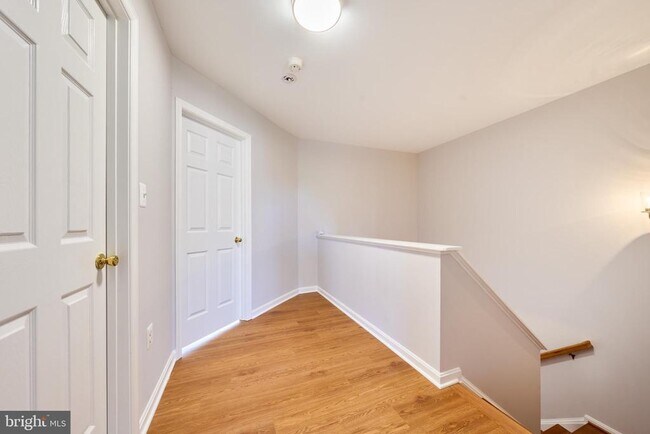 Building Photo - 685 Springhouse Square SE