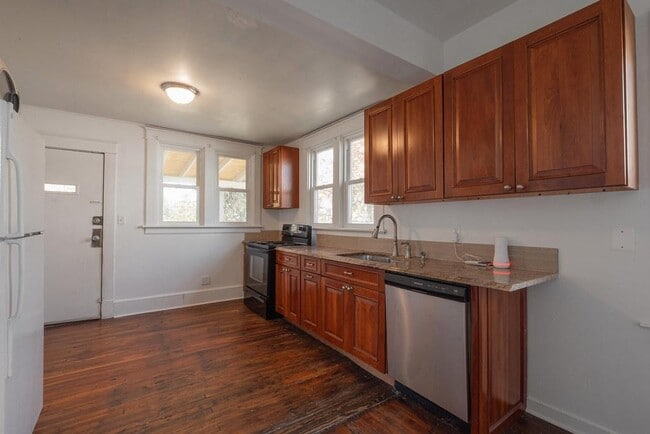 Building Photo - 1323 Columbia St